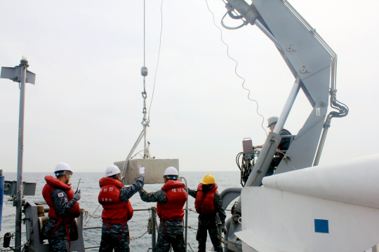 한미 해군, 연합 기뢰전 훈련...미국 `떠다니는 해상기지` 미겔 키스(USS Miguel Keith) 참가 - 디지털타임스